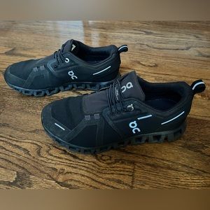 On Cloud 5 Waterproof Running Sneaker Black (Women) Size 7